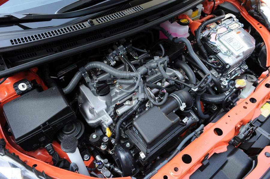  Toyota Prius C 2012 года  (фото 63 из 87)